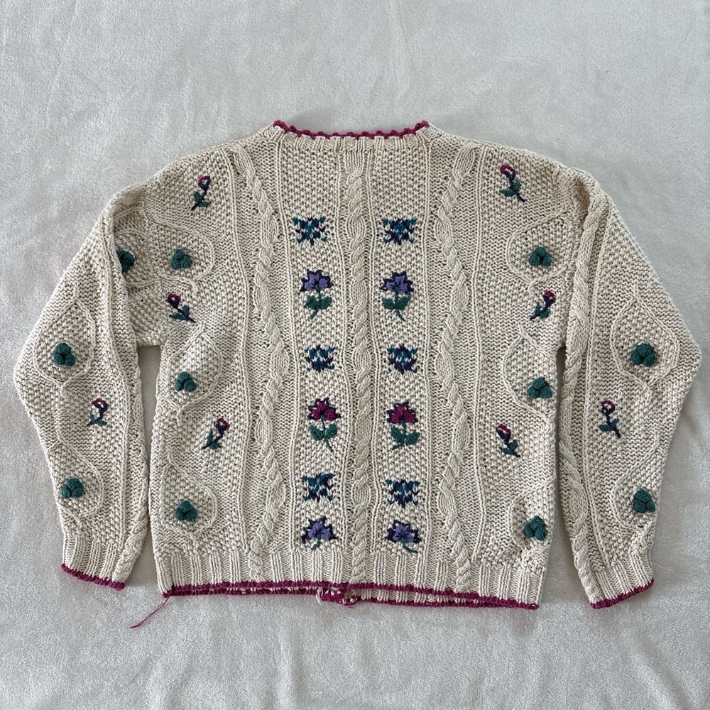 Woolrich Women's White/Cream Small Embroidered Floral Knit Sweater vintage - Picture 2 of 7